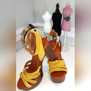Aldo Yellow Strappy Platform Sandals Size 9M NWOB